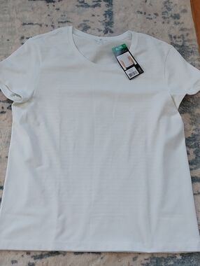 💜3/$20💜 NWT Ladies Tuff ATHLETICS White Seamless T-shirt